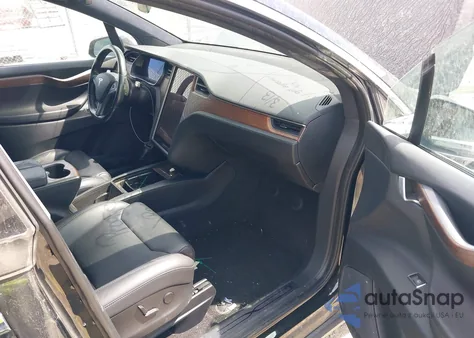 2018 Tesla Model X z USA, uszkodzony, nr VIN 5YJXCDE23JF142725